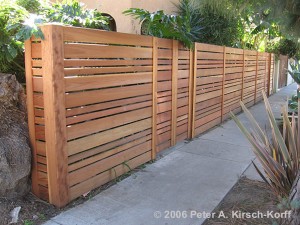 fence-horizontal-slats-redwood-variable-widths
